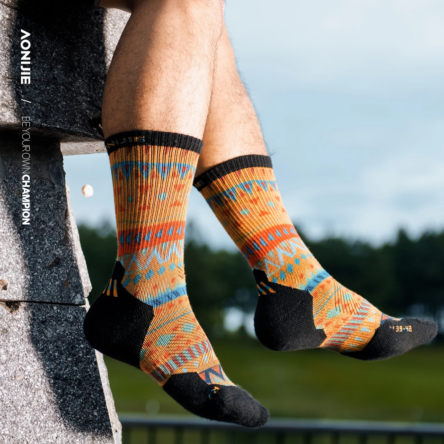 AONIJIE Outdoor Wool Crew Sock - Wool Hiking Sock 评论和价格